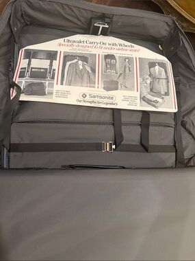Samsonite Gray Travel Garment Bag with Interior Securing Straps